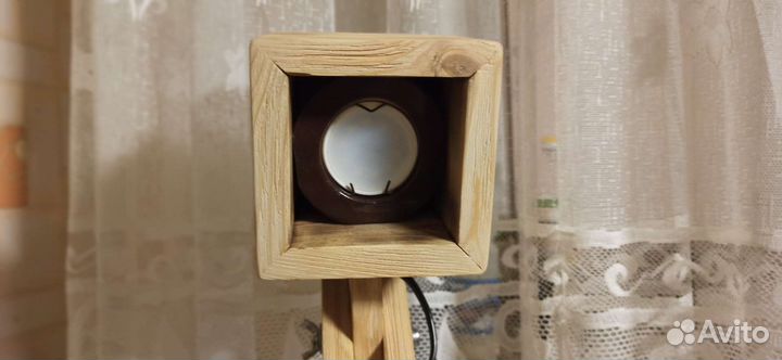 Лампа настольная деревянная