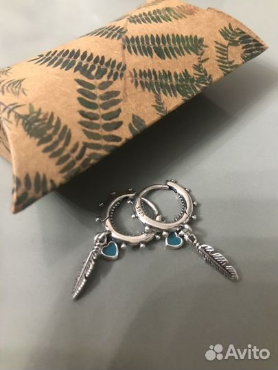 Серьги Pandora «перья талисманы»