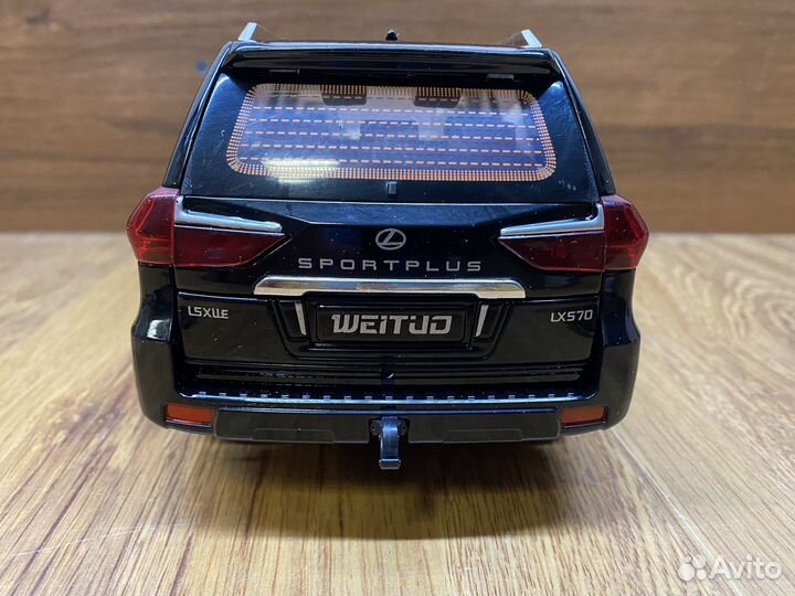 Металлическая модель машинки Lexus LX570. 1:18