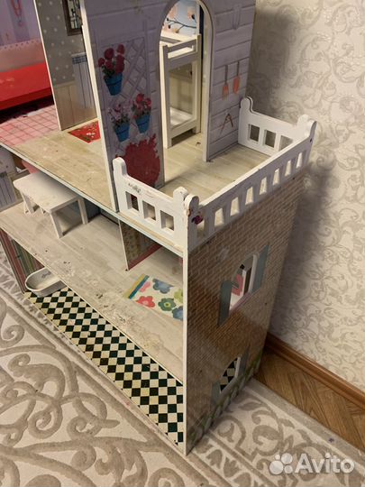 Кукольный домик с мебелью