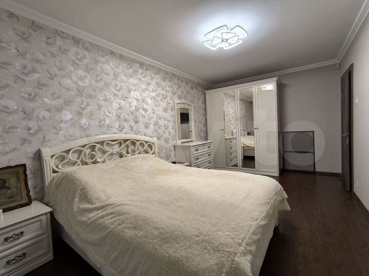 3-к. квартира, 82 м², 1/3 эт.