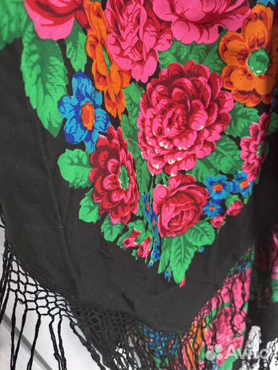 Платок большой красивый