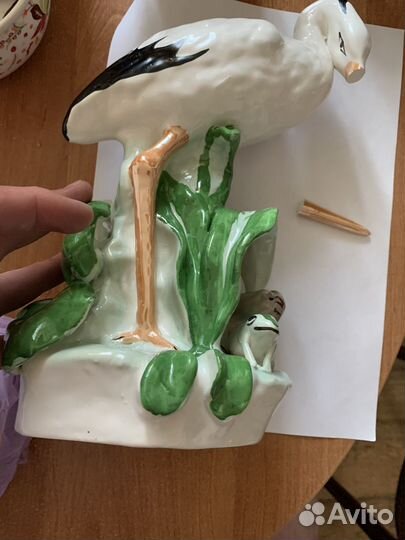 Фарфоровая фигурка цапля и лягушка