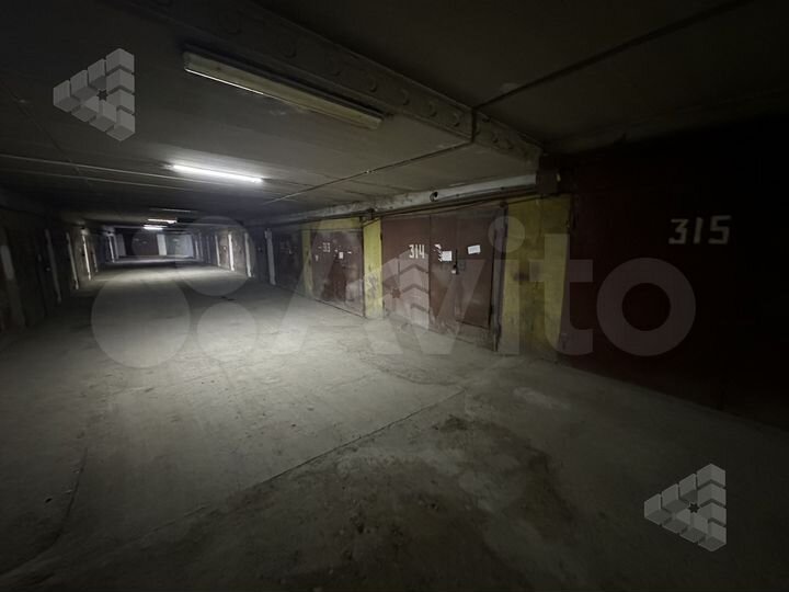 Гараж, > 30 м²