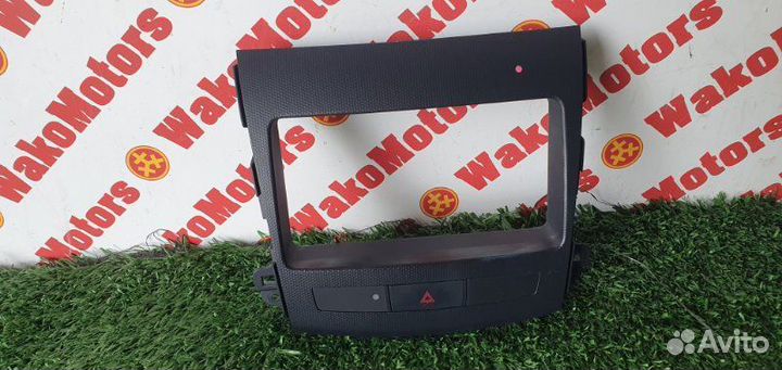 Консоль магнитофона Mitsubishi Outlander CW0 4B12