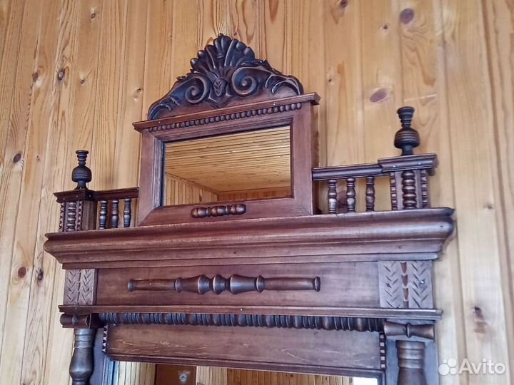 Старинное зеркало с консолью