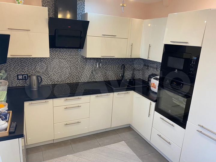 3-к. квартира, 85 м², 14/25 эт.