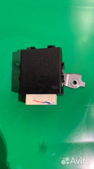 Блок управления стеклоочистителем Toyota Camry V55