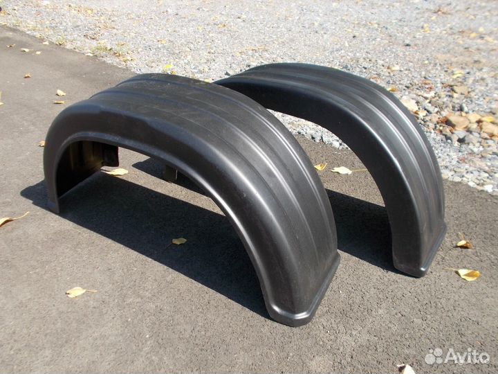 Пластиковые крылья для легкового прицепа