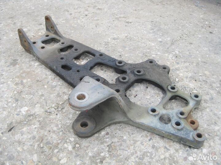 Кронштейн передней рессоры передний 9413221401 пра
