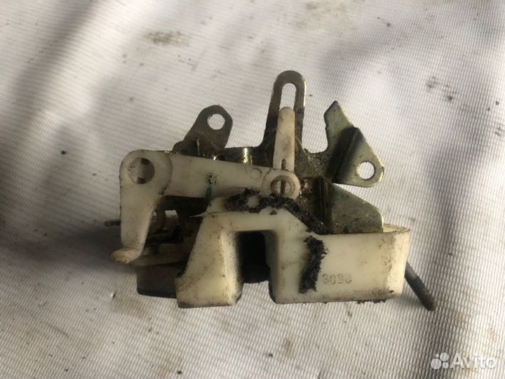 Замок двери задний правый Honda Civic EK3 B16A