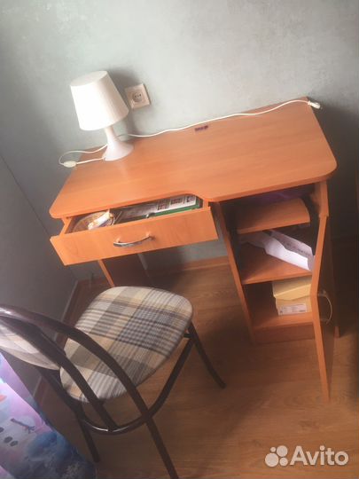 Компьютерный стол, стул, светильник икея