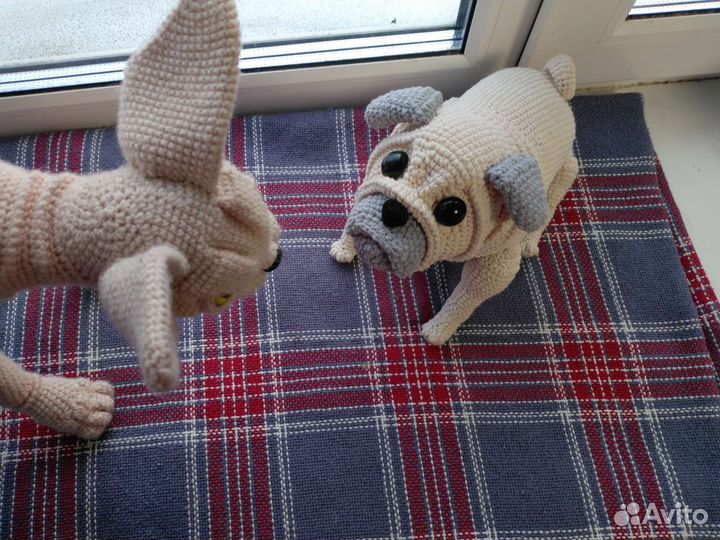 Вязанный мопс