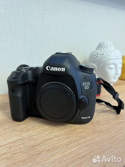 Зеркальный фотоаппарат Canon 5d Mark III