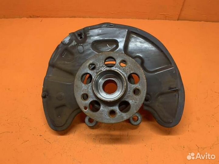 Кулак поворотный передний левый Mercedes-Benz Glk