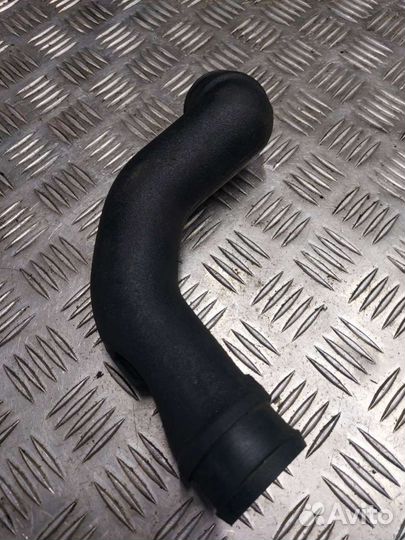 Патрубок интеркулера Volkswagen Passat B4 1H014584