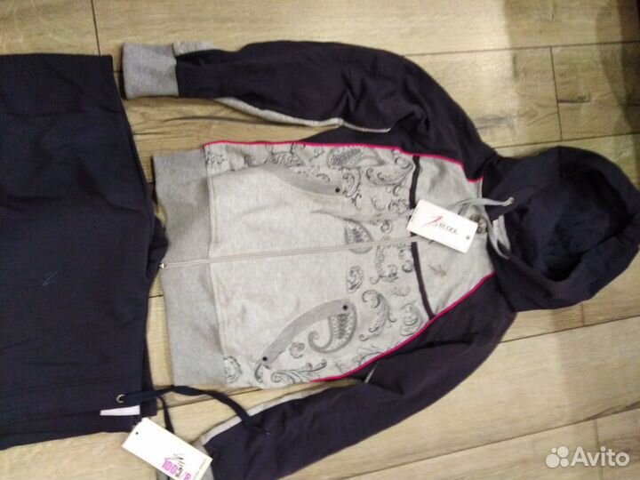 Костюм спортивный