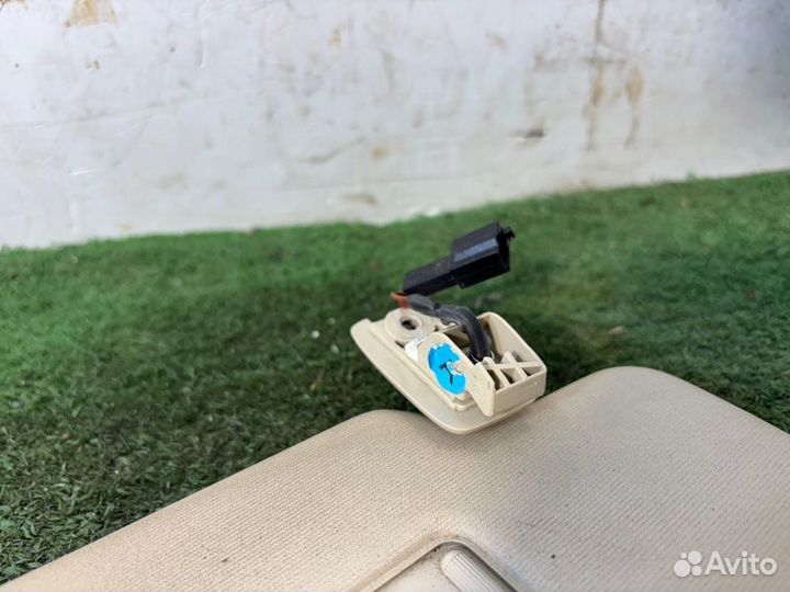 Козырек солнцезащитный передний правый Volkswagen