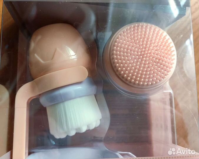 Щёточка для очищения лица с двумя насадками Deco
