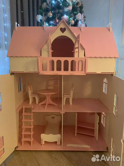 Кукольный домик с мебелью