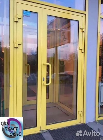 Дверь алюминиевая