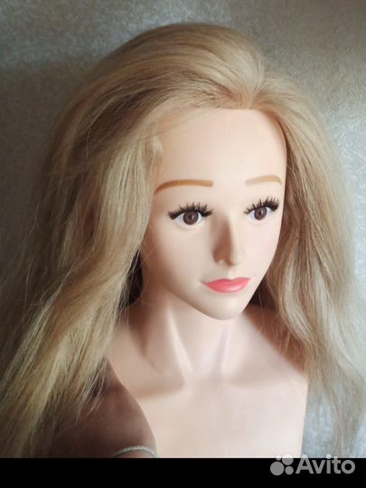 Манекен с плечами и натуральными волосами