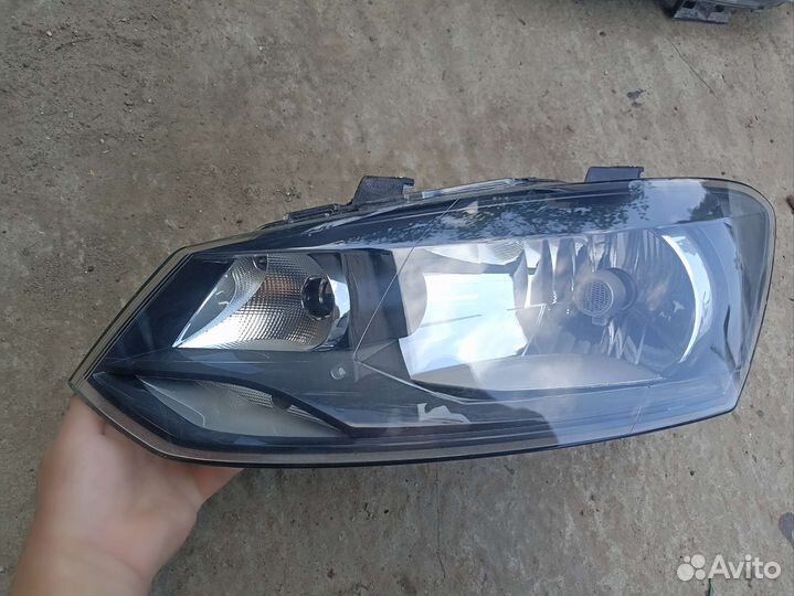 Volkswagen Polo фара левая оригинал