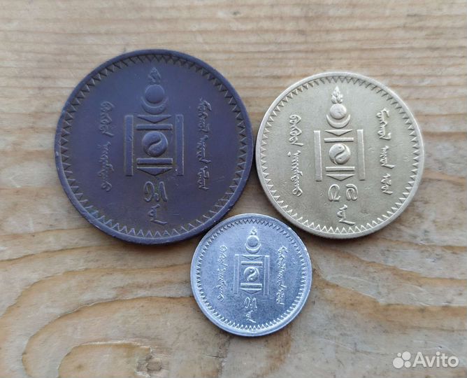 Старинные монгольские и китайские монеты, пуговицы