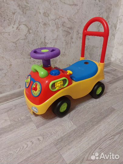 Машинка каталка толокар с ручкой