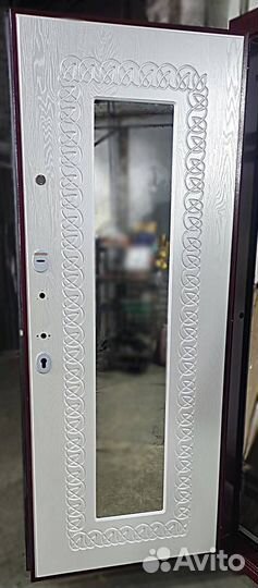 Дверь входная с зеркалом металл/мдф