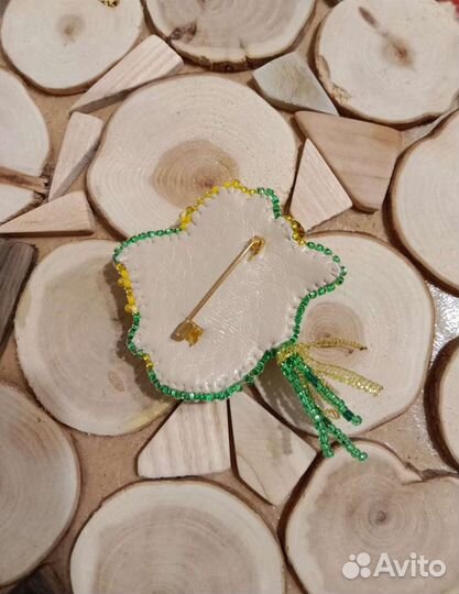 Брошь мимоза