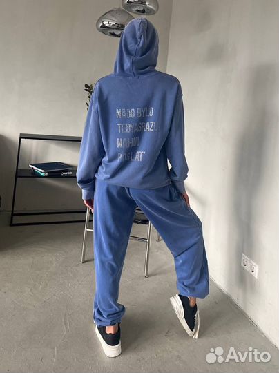 Костюм со стразами Balenciaga надо было послать