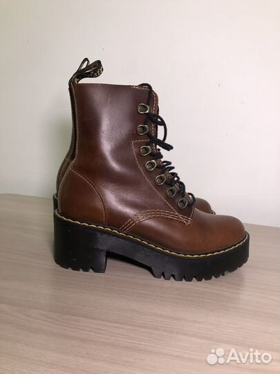 Женские ботинки Dr. Martens Leona Platform