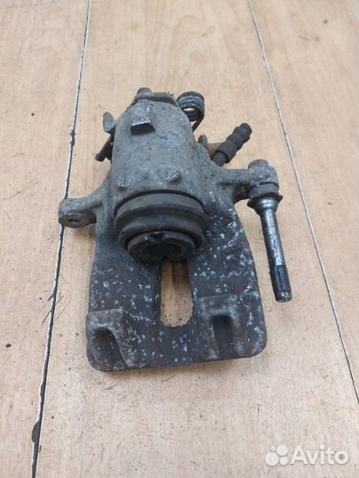 Тормозной суппорт задний правый Opel Insignia