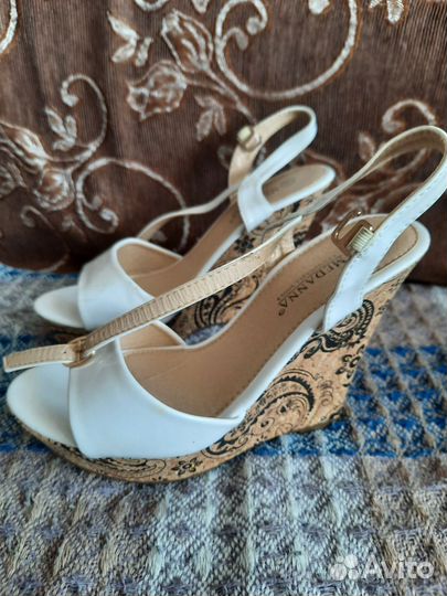 Босоножки женские