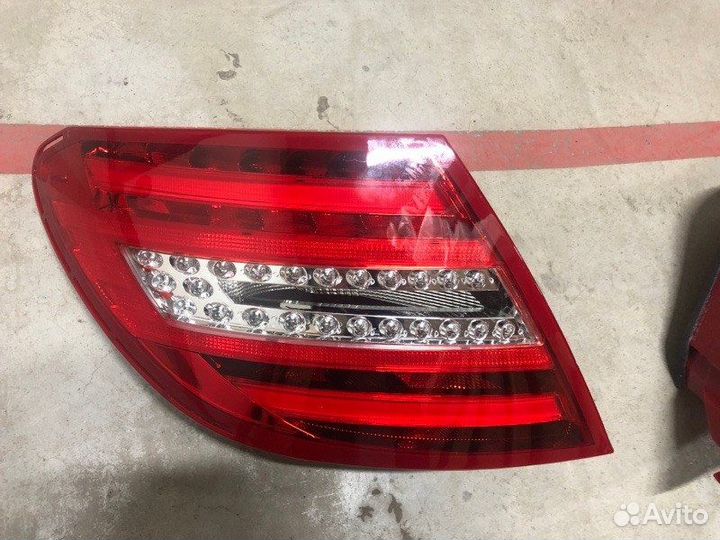 Фонарь Mercedes-Benz C W204