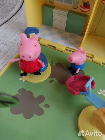 Домики, машинки свинки Пеппы и др.из мультика