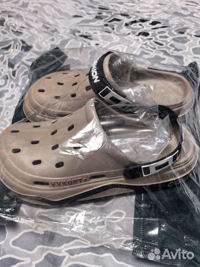 Полотенце-халат и шлепки