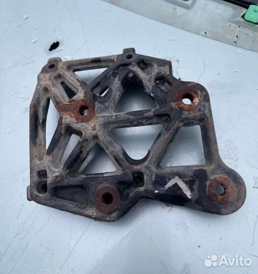 Кронштейн компрессора кондиц Nissan liberty sr20