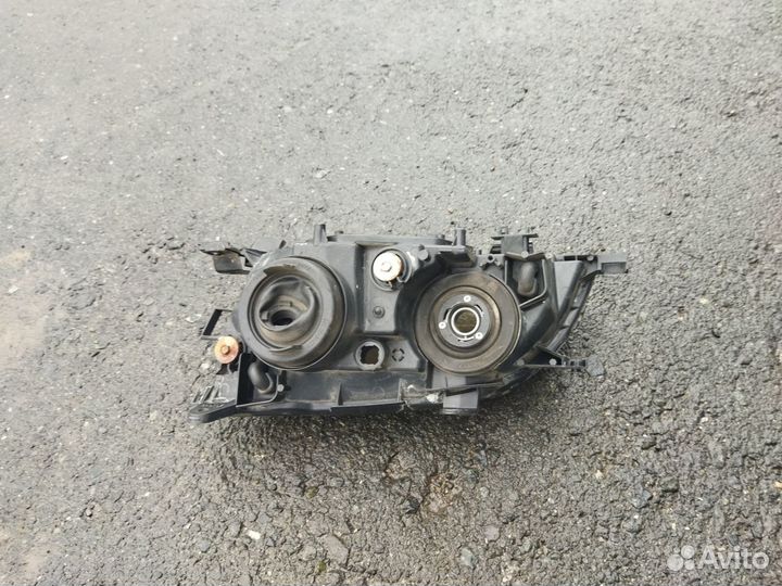 Фара правая toyota caldina st211 (21-45 )