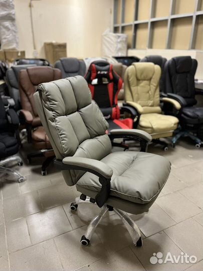 Офисное кожаное кресло руководителя