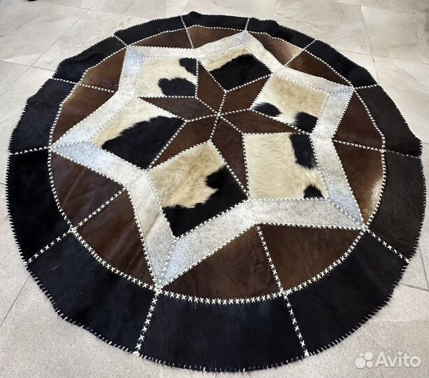Ковер из шкуры коровы и верблюда