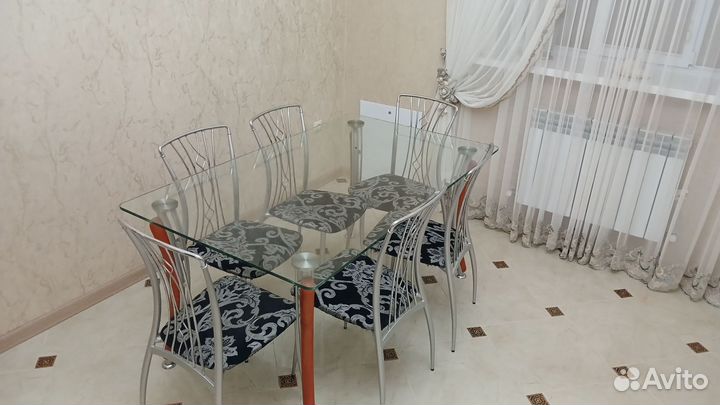 Продаётся кухонный стол со стульями