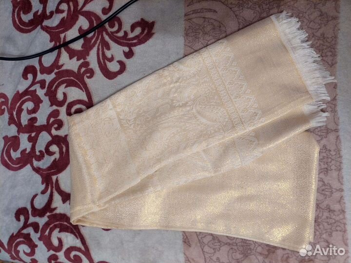 Шарф и снуд 2 шт отдам за шоколадку