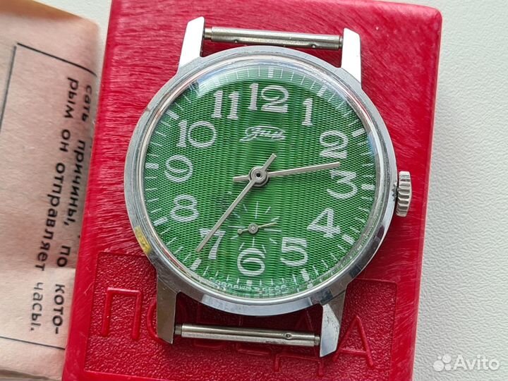 Часы СССР зим 2602. Зелёный циферблат