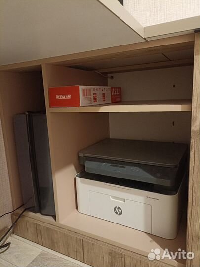 Рабочая зона у окна бу