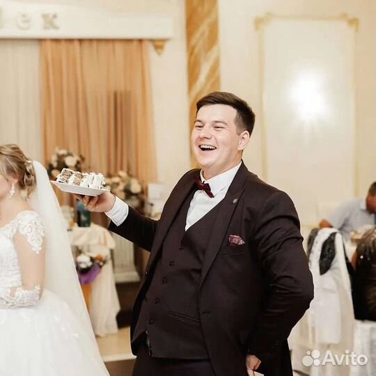 Ведущая