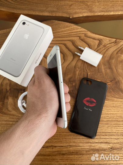 Телефон iPhone 7 32gb silver