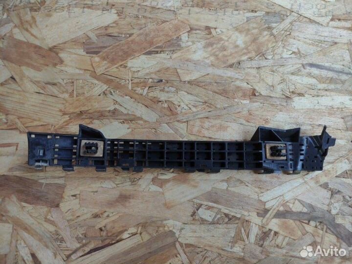 Крепление бампера заднее левое Honda Fit GE8