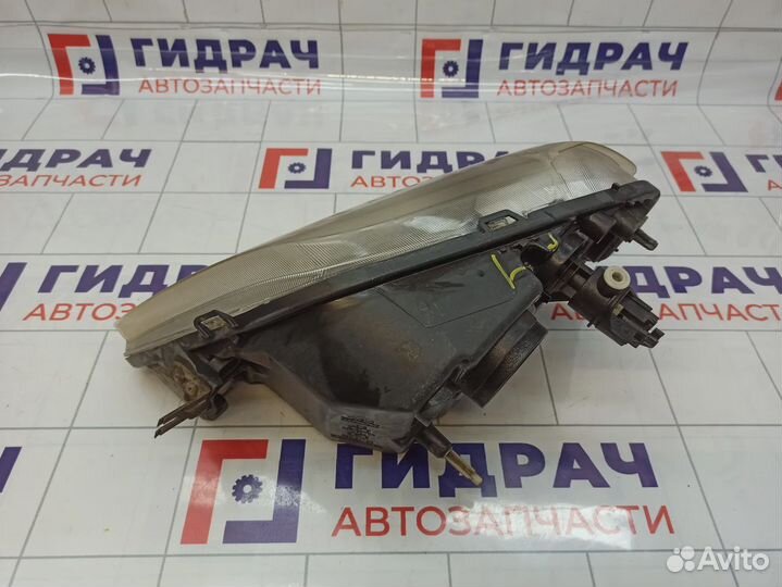 Фара правая Renault Logan 8200211006